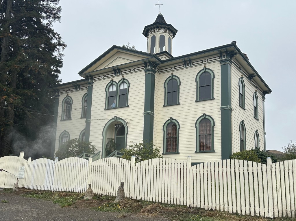 Remember all those kids running from the schoolhouse while being attacked by birds? This is the schoolhouse (now a private residence). 